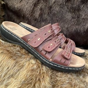 Clarks women’s sandals size 9 1/2 brown multicolor